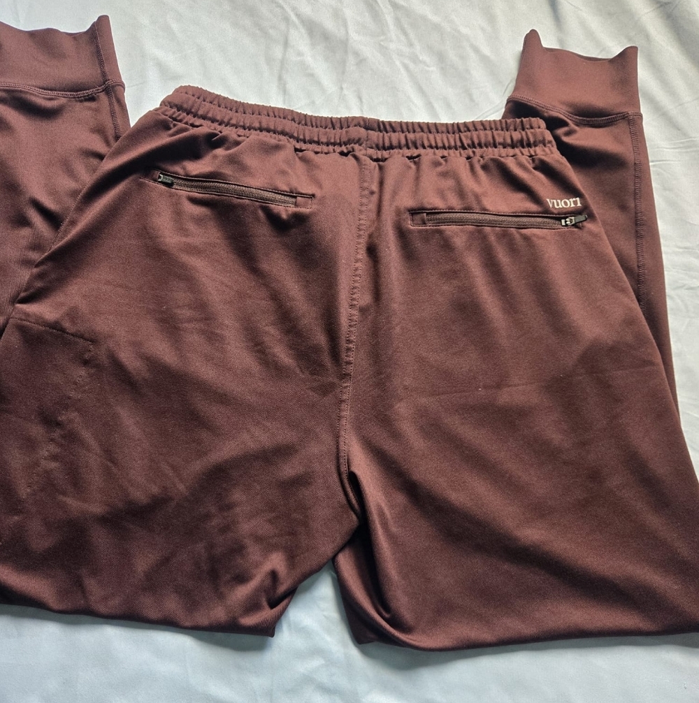 Vuori Sunday Performance Joggers Burgundy Color - Picture 6 of 7
